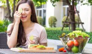7 Jenis Makanan Ini Bisa Buat Kulit Anda Terlihat Bening