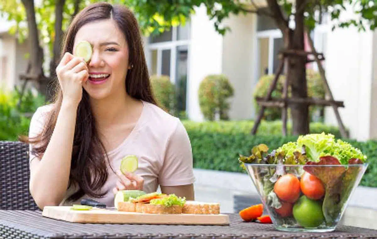 7 Jenis Makanan Ini Bisa Buat Kulit Anda Terlihat Bening