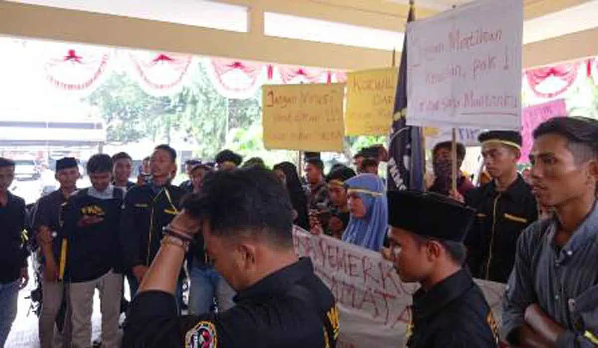 FKMG Demo Disdik dan DPRD Bangkalan