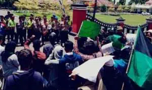 Aktivis HMI Demo Mapolres Bangkalan, Ungkit Kasus Dugaan Pencemaran Nama Baik