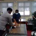 Anggota Dewan di Madura Jalani Tes Corona & Tempat Kerja Disemprot Disinfektan
