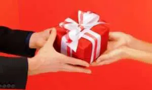 Baca Doa Ini Saat Anda Memberi dan Diberi Hadiah