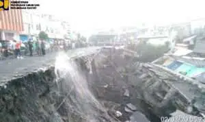 Jalan Nasional Ambles Puluhan Meter, Sembilan Ruko di Jember Alami Kerusakan