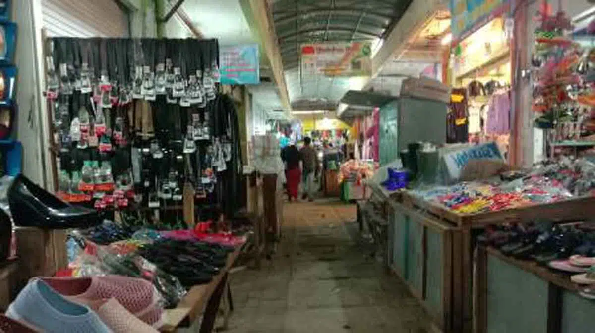 Covid-19, Omset Pedagang Sepatu & Sayur Alami Penurunan Drastis