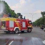 Pemerintah Semprot Disinfektan Dengan Mobil Damkar Di Jl Akses Kota Bangkalan