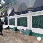 Polres Sumenep Semprotkan Disinfektan Lingkungan PP Mathaliul Anwar