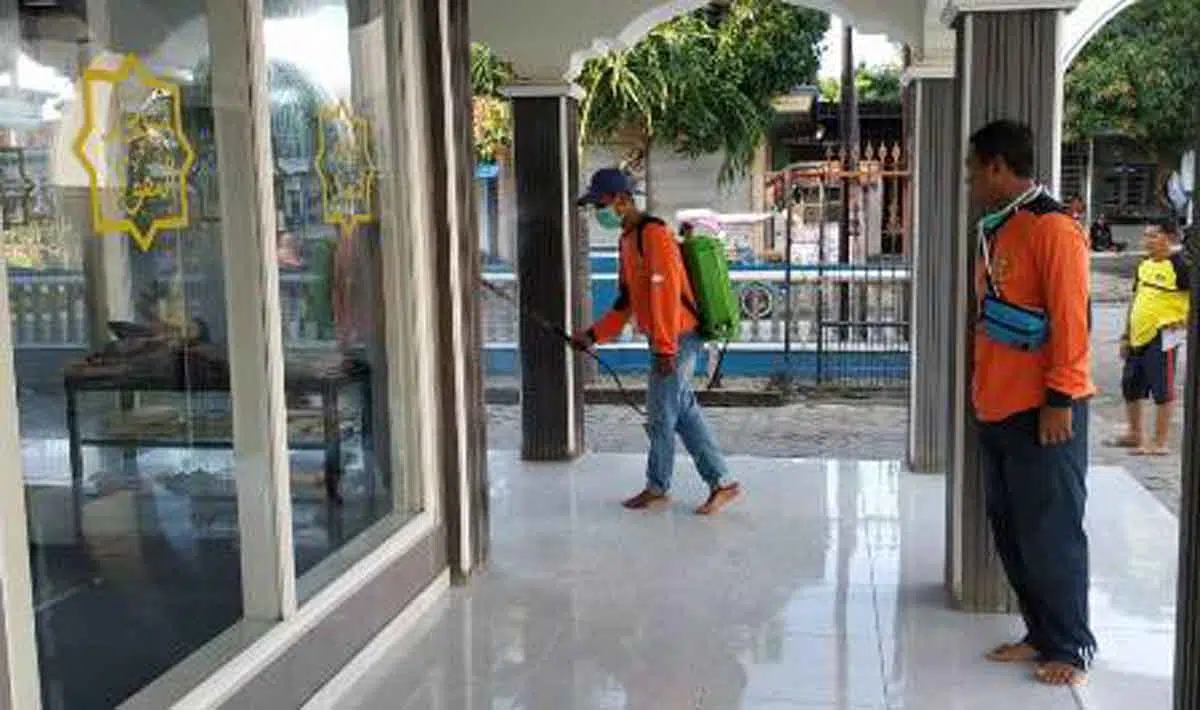PDPM Bangkalan Semprotkan Disinfektan di Tempat Publik