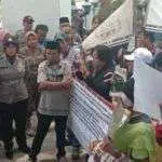 Warga Sampang Tolak Pengadaan Dua Unit Mobil Alphard dan Enam Toyota Fortuner