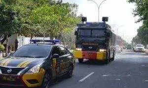 Mobil Water Cannon & Damkar Semprot Disinfektan di Jalan Protokol Bangkalan