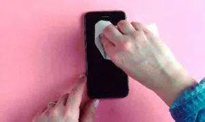 Cara Bikin Smartphone Tak Jadi Perantara Virus Corona