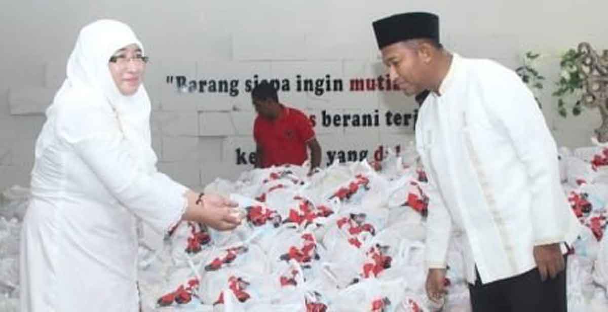Redam Dampak Covid-19, Achmad Fauzi Peduli Distribusikan Ribuan Paket Sembako