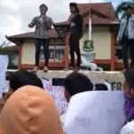Soroti Maraknya Tambak Udang, Pemuda Demo DPRD Sumenep