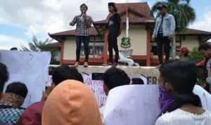 Soroti Maraknya Tambak Udang, Pemuda Demo DPRD Sumenep