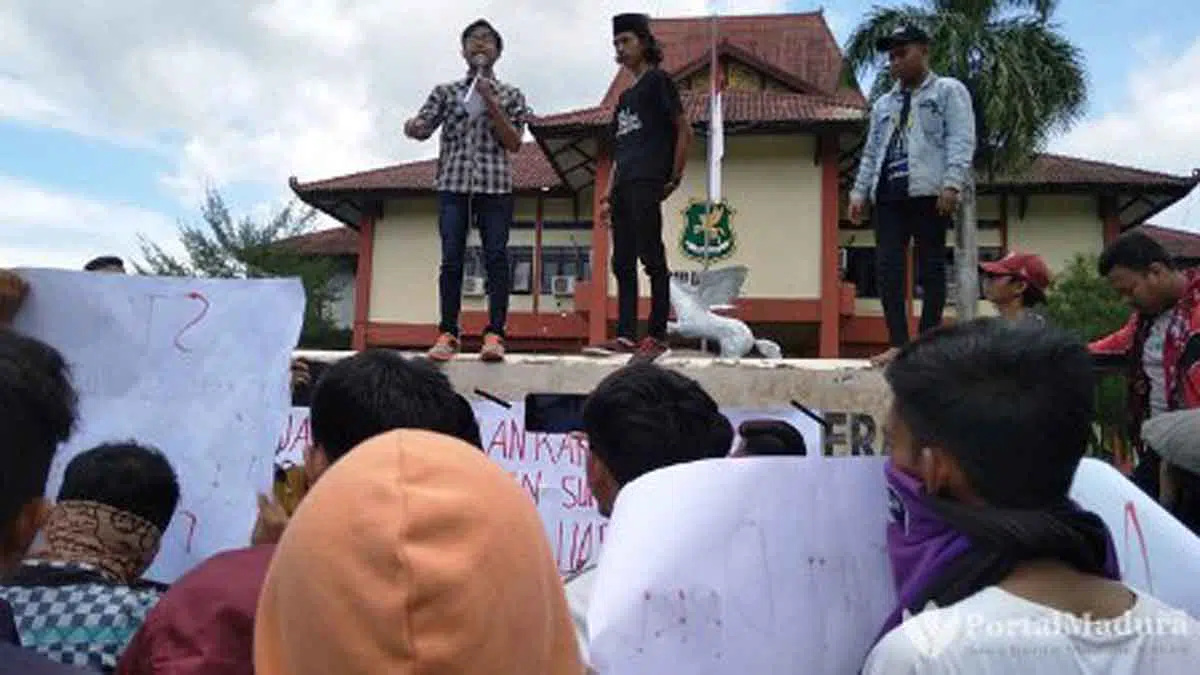 Soroti Maraknya Tambak Udang, Pemuda Demo DPRD Sumenep