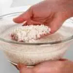 5 Manfaat Cuci Wajah Gunakan Air Beras untuk Kecantikan