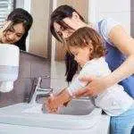 7 Langkah Mudah Biasakan Anak Rajin Mencuci Tangan