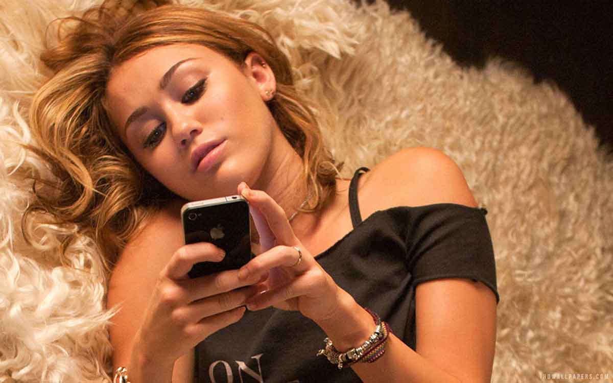 4 Zodiak ini Kebiasaan Mengabaikan Chat Seseorang, Anda Termasuk?