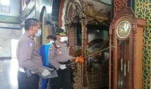 Fasilitas Umum di Bangkalan Disemprot Disinfektan
