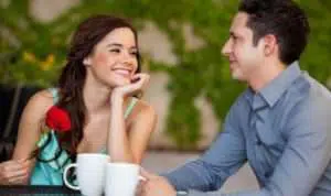 Kenali 4 Tanda Bahwa Perempuan Suka pada Anda