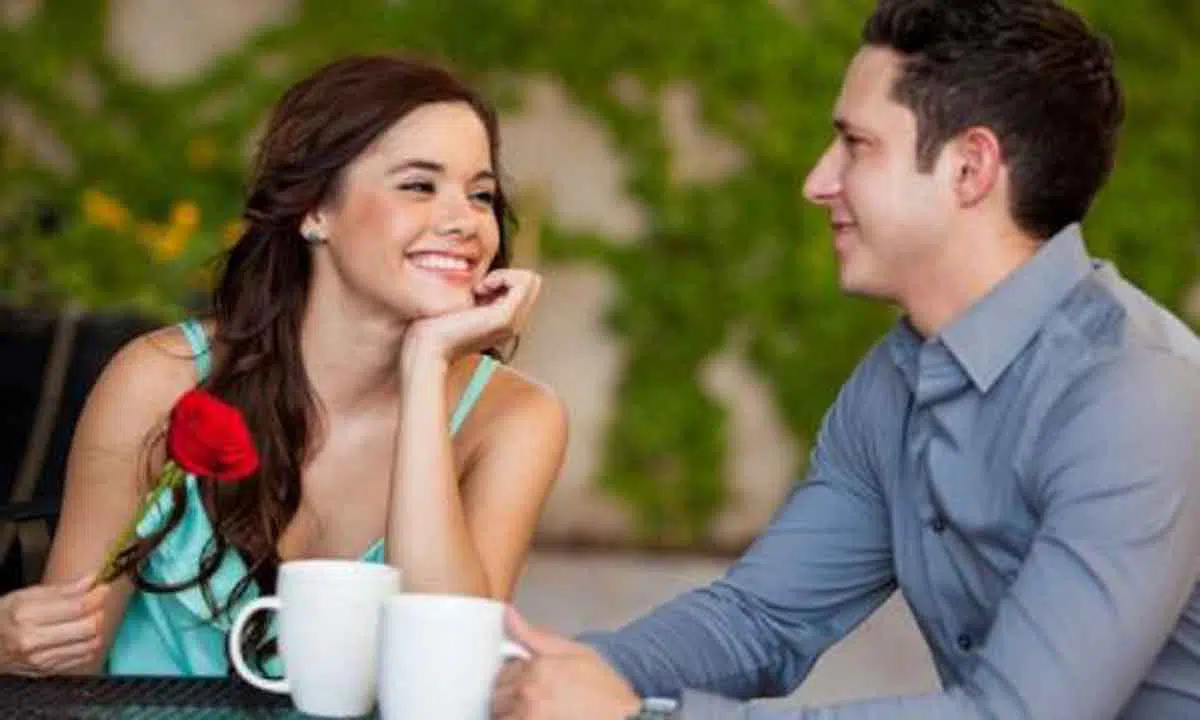 Kenali 4 Tanda Bahwa Perempuan Suka pada Anda