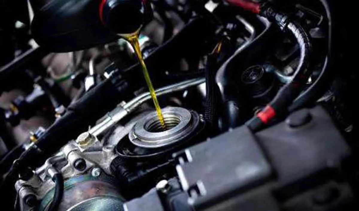 5 Macam dan Fungsi Oli Mobil yang Perlu Dipahami