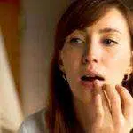 6 Cara Atasi Bibir Kering dan Pecah-pecah Menurut Dokter Kulit