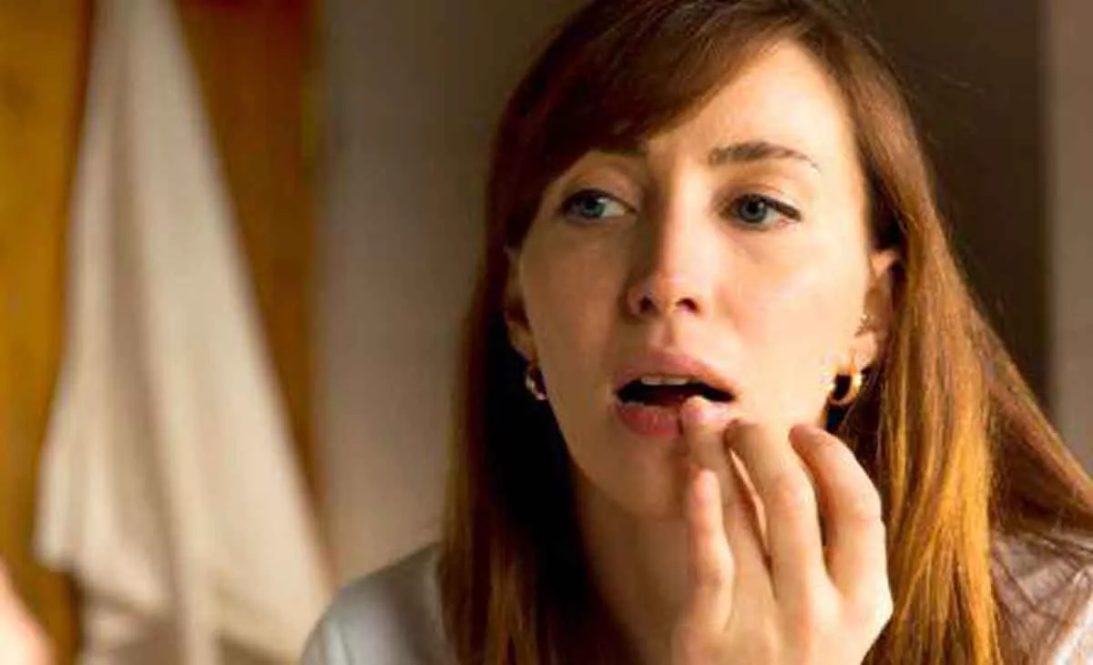 6 Cara Atasi Bibir Kering dan Pecah-pecah Menurut Dokter Kulit