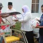 Dampak Covid-19 di Sumenep, SAI dan AF Peduli Bagikan Sembako ke Abang Becak