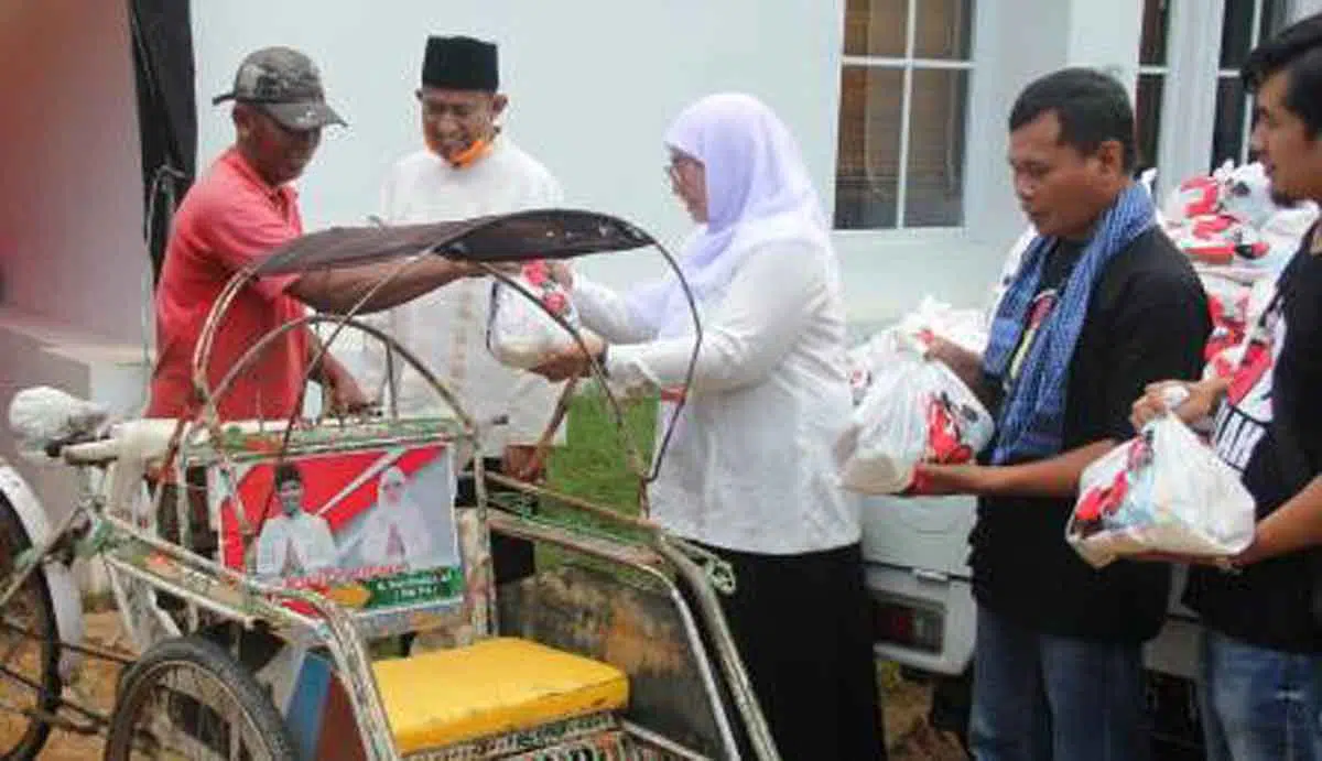 Dampak Covid-19 di Sumenep, SAI dan AF Peduli Bagikan Sembako ke Abang Becak