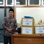 Peduli Tenaga Medis, KH. Ali Fikri Serahkan APD ke RSUD Sumenep