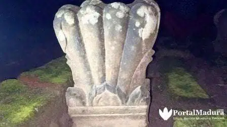 Keunikan Batu Nisan 4 Makam Di Kampong Setung Desa Batang-Batang Daya Sumenep - Portalmadura.com Keunikan Batu Nisan 4 Makam di Kampong Setung Desa Batang-batang Daya Sumenep