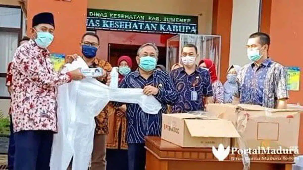 Perangi Covid-19, MH Said Abdullah Salurkan Alat Pelindung Diri di Sumenep