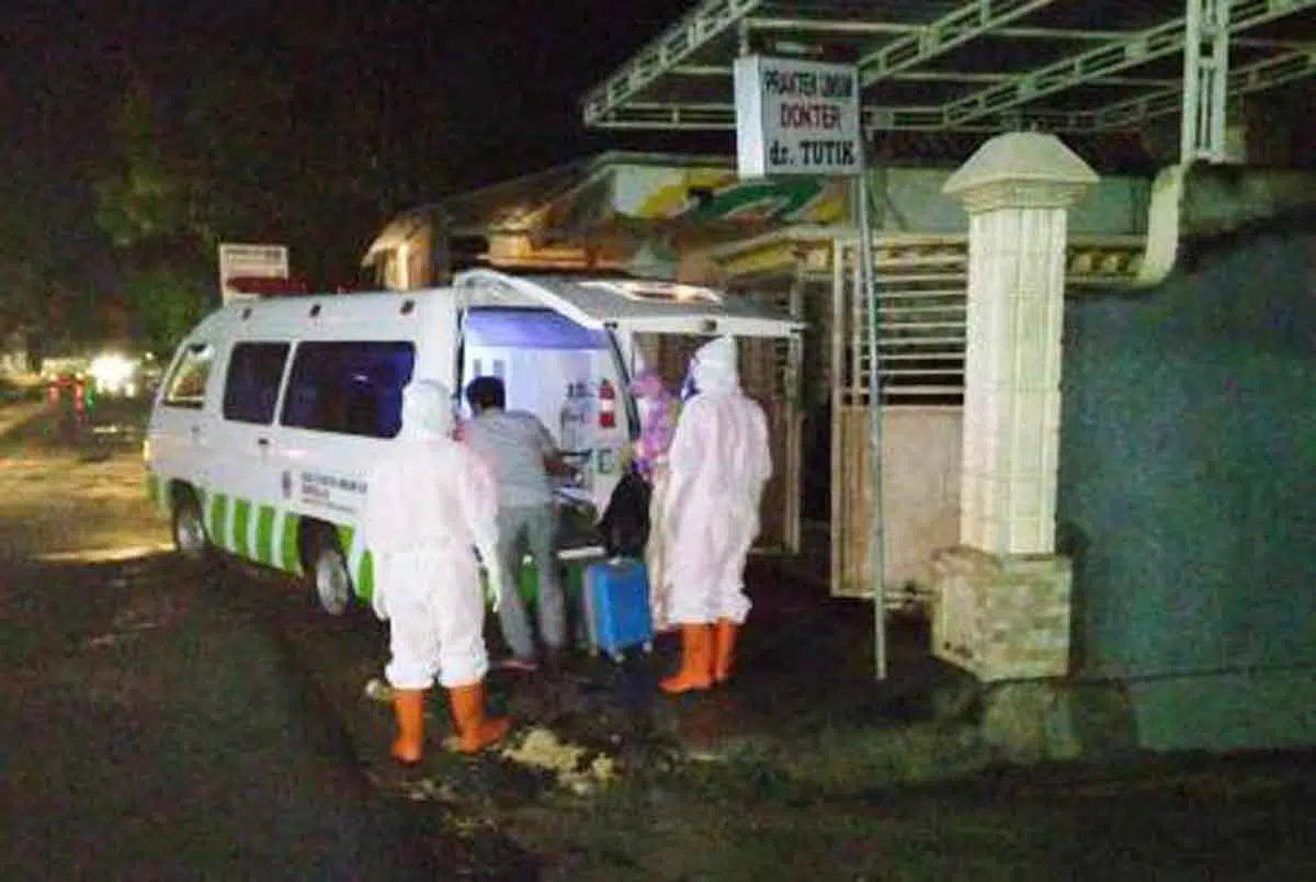 Dua Tenaga Medis Yang Positif Covid-19, Dijemput Ambulance RSUD Bangkalan