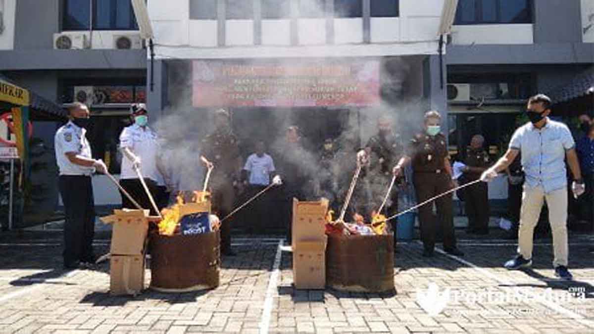 Kejari Sumenep Musnahkan Barang Bukti Kasus Pidana Umum