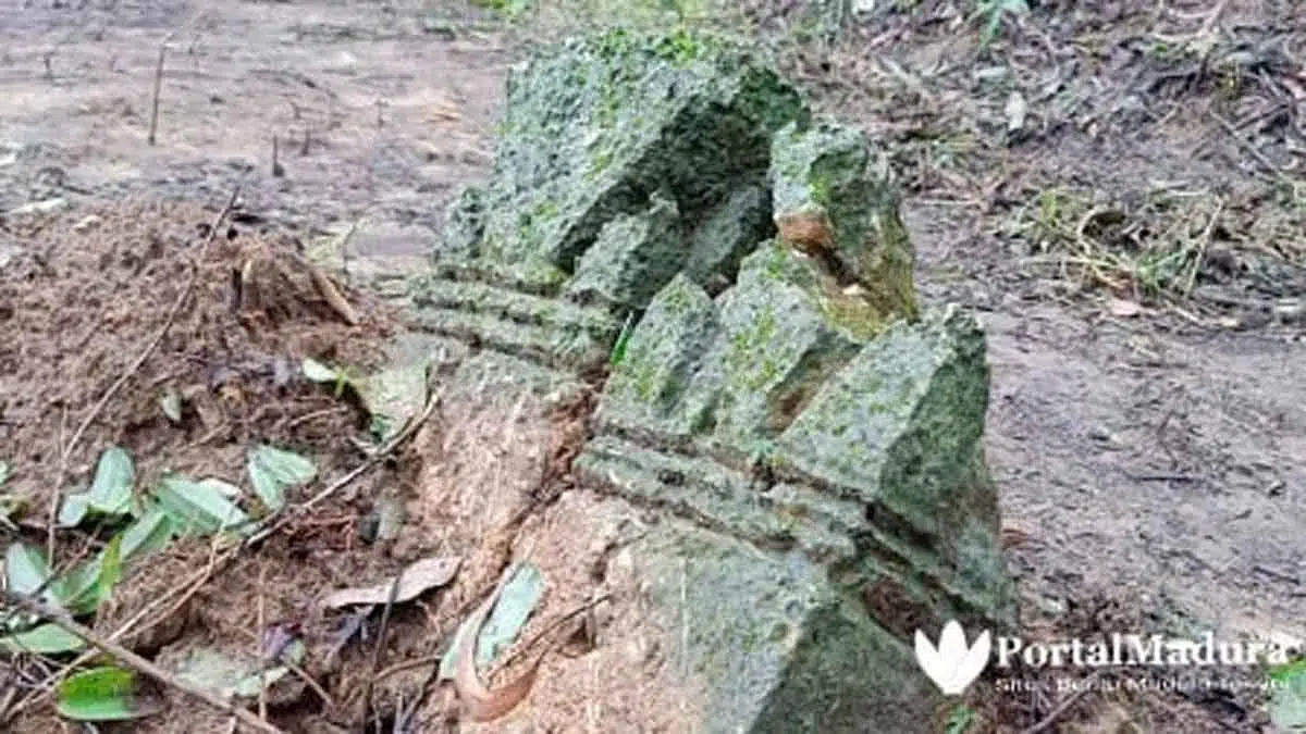 Tertua, Tiga Nisan Langgam Madura Di Bukit Pal Batang-Batang Sumenep - Portalmadura.com Tertua, Tiga Nisan Langgam Madura di Bukit Pal Batang-batang Sumenep