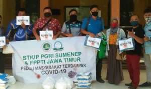 Dampak Covid-19, STKIP PGRI Sumenep & FPPTI Jatim Salurkan Bantuan Bagi Warga