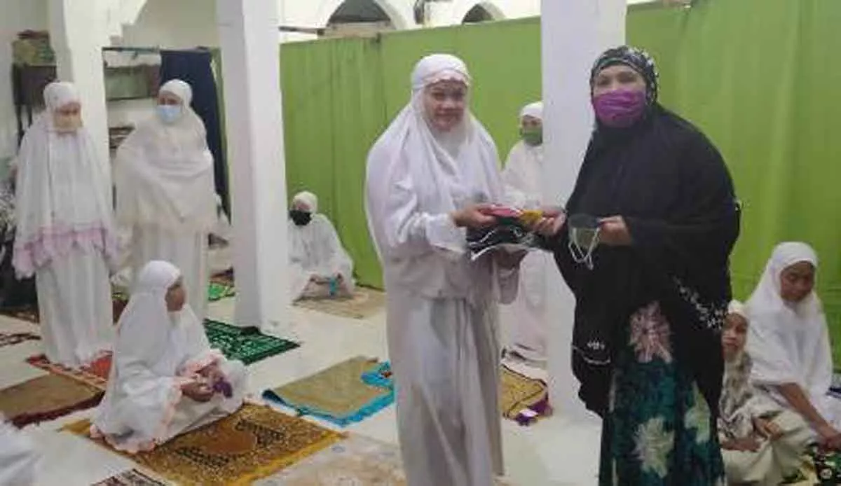 PWI Sumenep Salurkan 2.000 Masker Gratis Bagi Jemaah Salat Tarawih