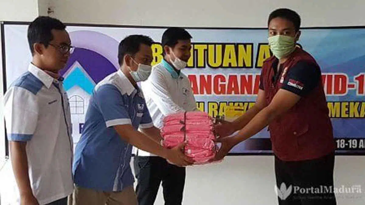 Perawat di Pamekasan Dapat Bantuan APD