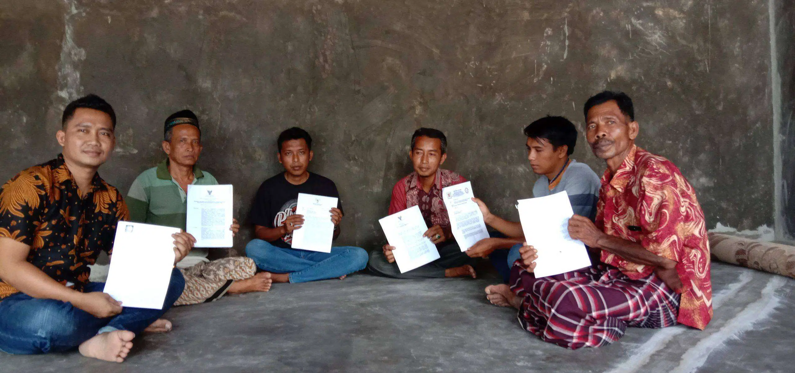 Perangkat Desa Nyalabu Daya (Foto: Marzukiy PortalMadura.com)