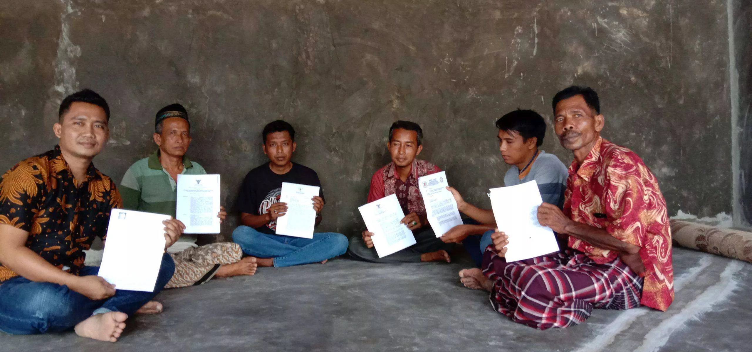 Perangkat Desa Nyalabu Daya (Foto: Marzukiy PortalMadura.com)
