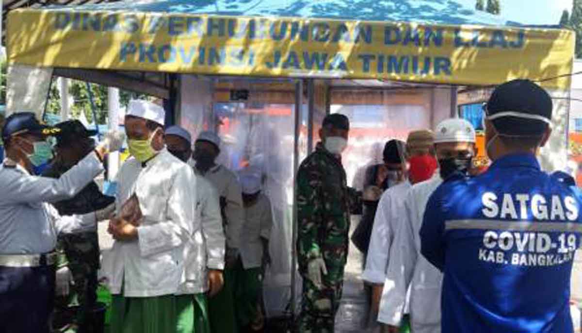 Disemprot Disinfektan, Lebih Seribu Santri Sidogiri Tiba di Bangkalan