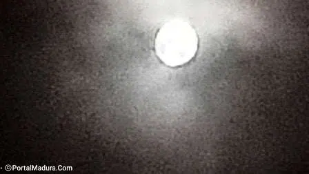 Penampakan Supermoon di Pulau Madura