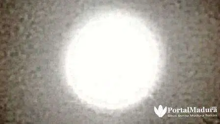 Penampakan Supermoon di Pulau Madura