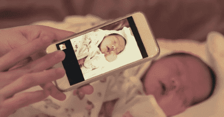Awas! 7 Bahaya Mengintai saat Foto Anak Diunggah di Media Sosial