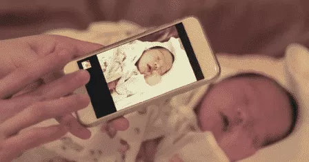 Awas! 7 Bahaya Mengintai saat Foto Anak Diunggah di Media Sosial