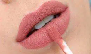 Cara Menggunakan Lipstik Sesuai Bentuk Bibir