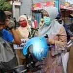 Pertahankan Zona Hijau, Begini Cara Bupati Sumenep Edukasi Warga dan Sebar Masker Gratis