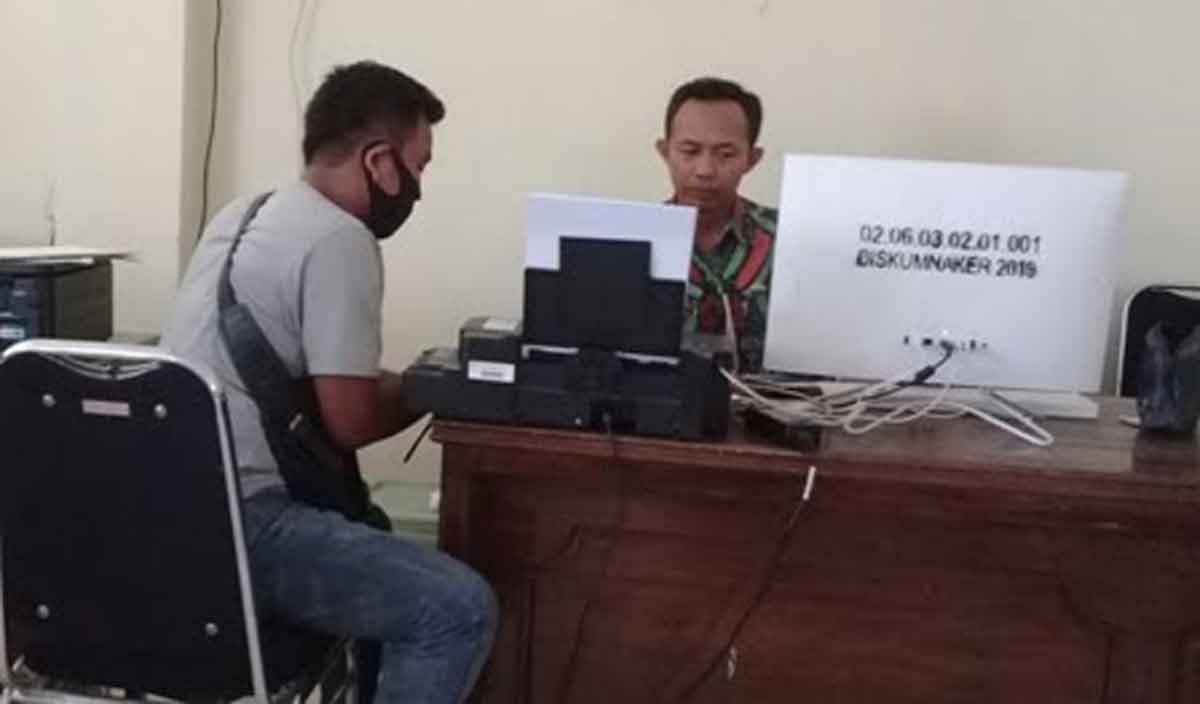 Warga Madura Keluhkan Proses Pendaftaran Kartu Pra Kerja
