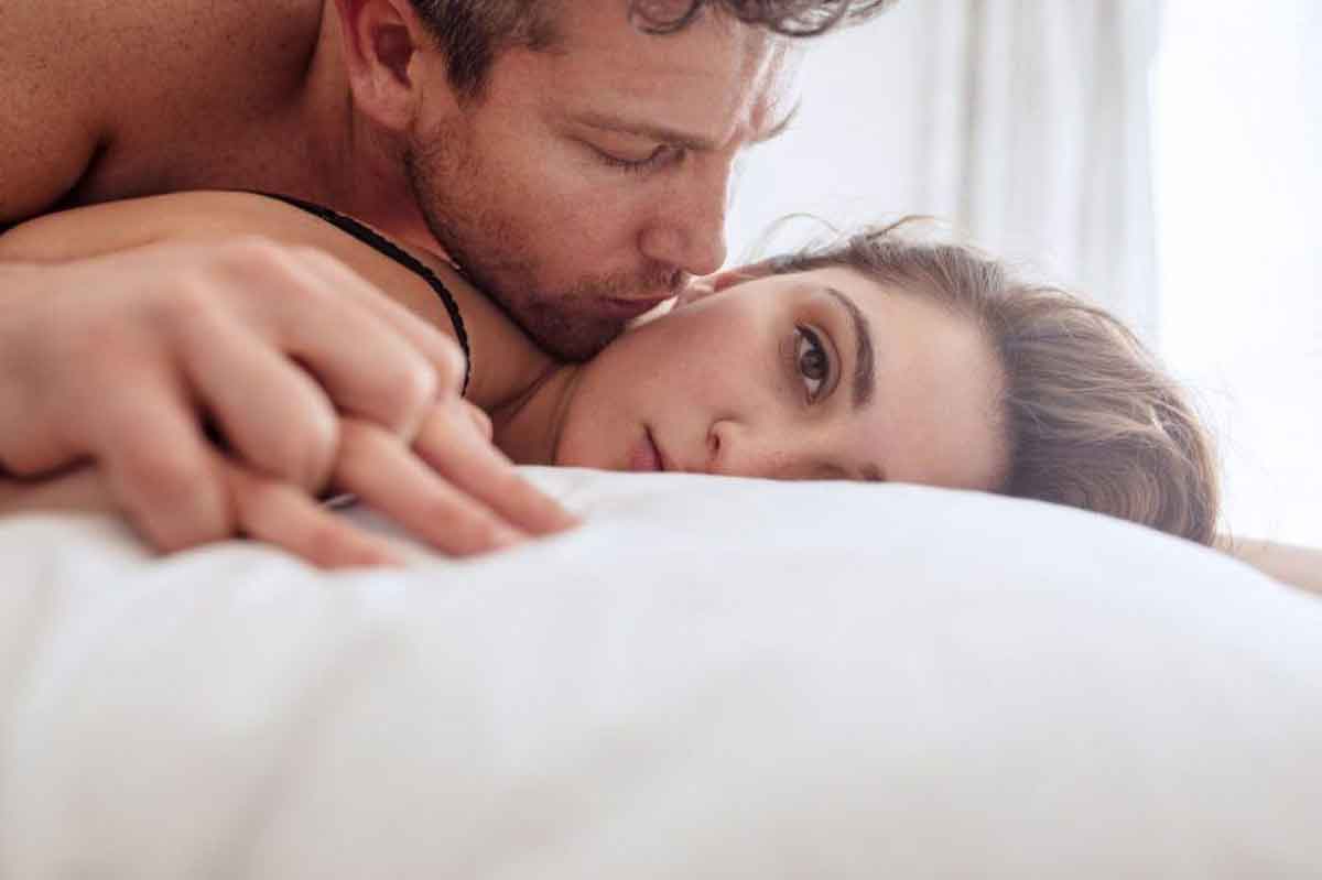 Ini 5 Alasan Anda Tidak Melewatkan Berhubungan Intim di Pagi Hari