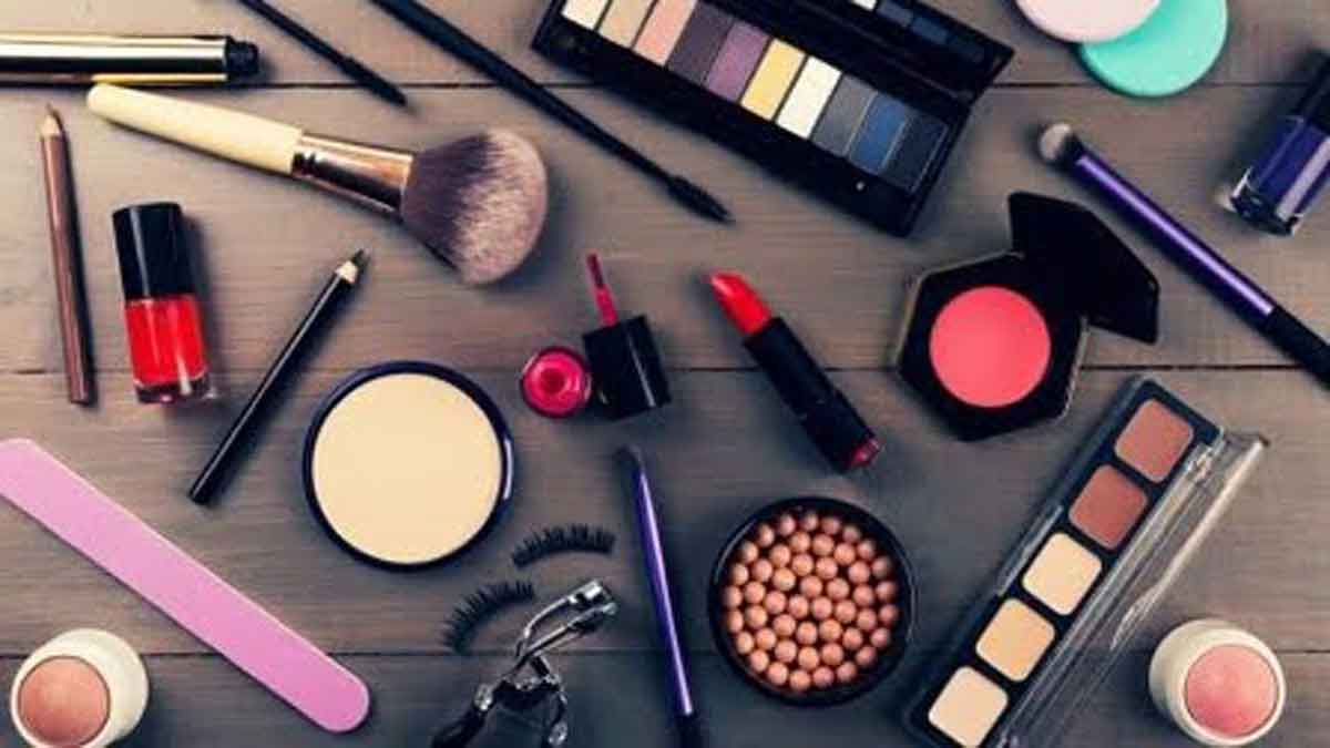 Perlu Diketahui 4 Bahaya Kosmetik Kedaluarsa